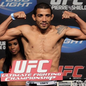 José Aldo realizando pesagem do UFC 129 - UFC/Divulgação