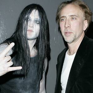 Vocalista Weston Cage, da banda Eyes of Noctum, com o pai, o ator Nicolas Cage - Reprodução