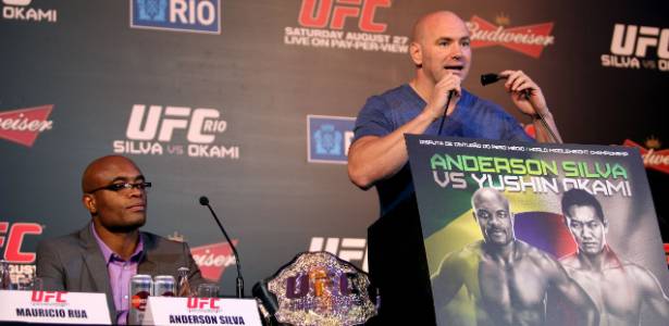 Dana White, presidente do UFC, e Anderson Silva, durante entrevista coletiva no Rio 