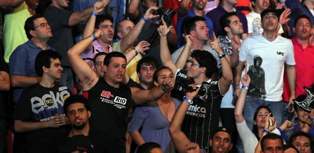 Torcida brasileira foi elogiada pelo presidente do UFC como a mais barulhenta - Divulgação/UFC