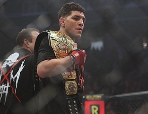 N. Diaz foi campeão do Strikeforce, mas abandonou o cinturão para enfrentar GSP no UFC