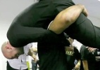Blog: Chefão mostra bastidores do UFC Rio e é levantado por Minotauro após nocaute; assista