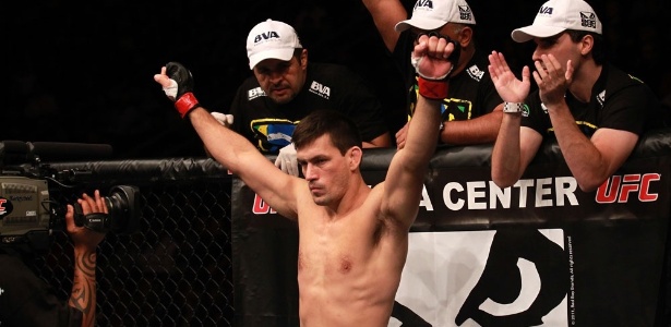 Demian Maia venceu por pontos Jorge Santiago, em Houston, pelo UFC 136 - UFC/Divulgação