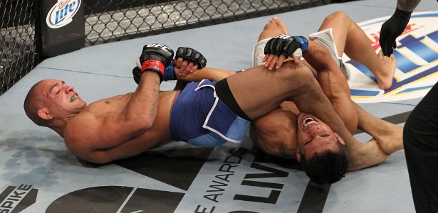 Diego Brandão aplica chave de braço para vencer o reality show The Ultimate Fighter 14 - UFC