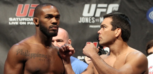 Lyoto Machida encarou Jon Jones no UFC 140 e foi finalizado; brasileiro quer uma revanche pelo cinturão - Getty Images