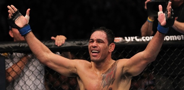 Minotouro não luta desde dezembro de 2011, quando nocauteou o americano Tito Ortiz - UFC/Getty Images