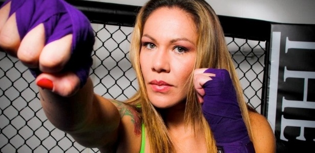 Campeã do Strikeforce, Cristiane Santos, a Cris Cyborg, pode perder cinturão - Site oficial/Divulgação