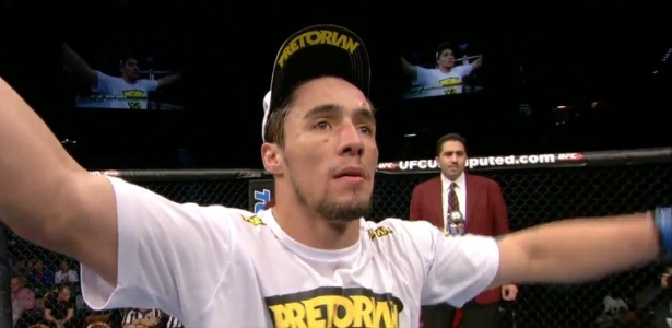 Diego Nunes comemora sua vitória sobre Gamburyan, no UFC 141, em Las Vegas