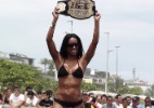 Treino aberto do UFC Rio 2 tem público menor e ring girls de biquíni na praia