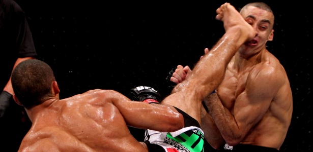 Chute giratório do brasileiro foi apontado como um dos mais bonitos do UFC