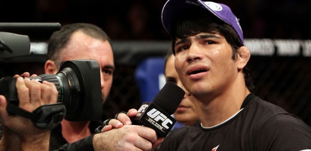 Erick Silva lamenta desqualificação em sua luta no UFC Rio 2 - Josh Hedges/Getty Images