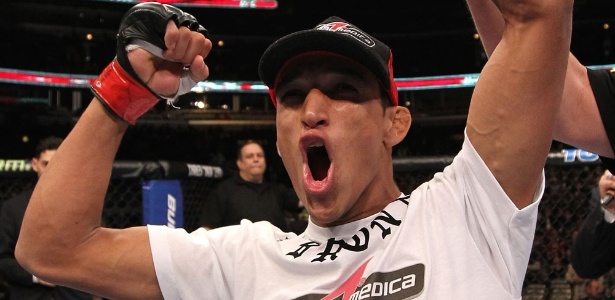 Charles Oliveira, o Charles do Bronx, comemora vitória no UFC - Josh Hedges/Zuffa LLC/Zuffa LLC via Getty Images