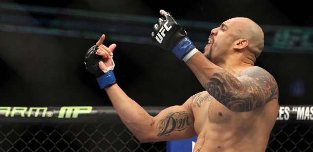 Lavar Johnson comemora vitória sobre Joey Beltran no UFC on FOX 2, em Chicago