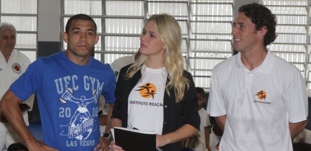 José Aldo (e), Fiorella Mattheis (c) e Flavio Canto participam de evento no Rio de Janeiro