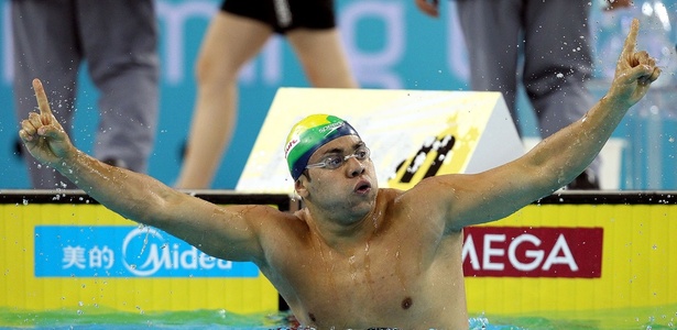Felipe França comemorou muito o ouro nos 50 m peito no Mundial de Dubai - Satiro Sodré/CBDA/Divulgação
