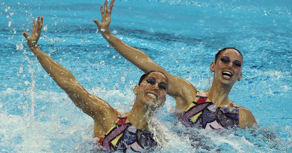 Lara Teixeira e Nayara Figueira competem na prova técnica do nado sincronizado do Mundial de Xangai (07/07/2011)