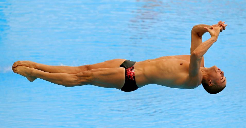 César Castro durante salto do trampolim de 3 m no Mundial de Xangai (21/07/2011)