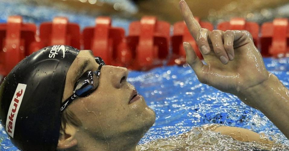 Michael Phelps festeja o ouro nos 200 m borboleta em Xangai