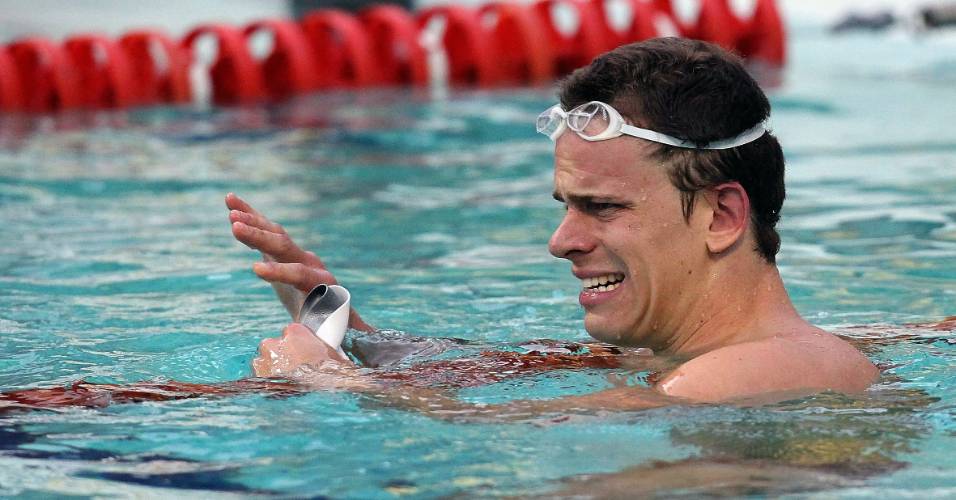 Cesar Cielo nadou para o gasto e garantiu presença na final dos 50 m no José Finkel