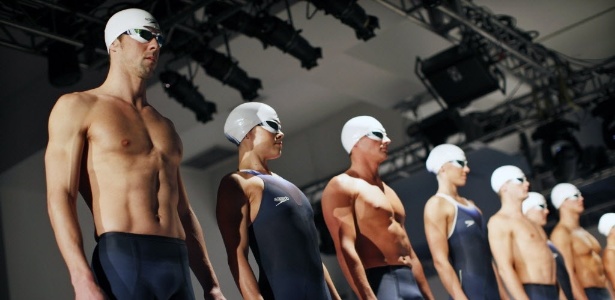 Phelps se junta à seleção norte-americana de natação no lançamento do novo traje