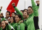 Mexicanos se instalam na Vila Pan-Americana, hasteiam bandeira e já fazem festa