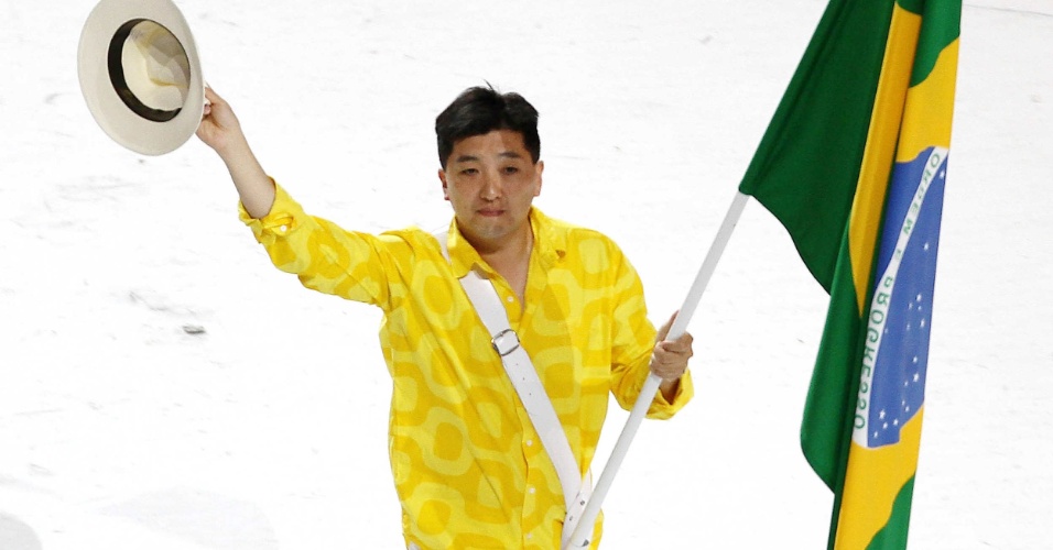 Hugo Hoyama foi o porta-bandeira do Brasil na cerimônia de abertura dos Jogos Pan-Americanos