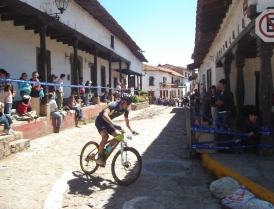 Rubens Donizete teve que empurrar sua bicicleta no último quilômetro de prova