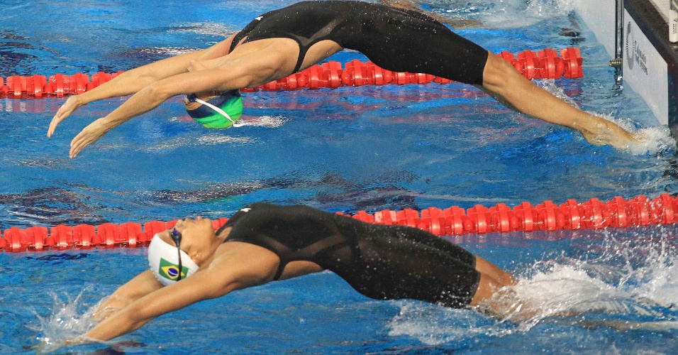 Brasileiras Fabiana Molina (acima) e Etiene Medeiros iniciam eliminatória dos 100m costas. Molina garante vaga na final, enquanto Medeiros fica fora (16/10/2011)