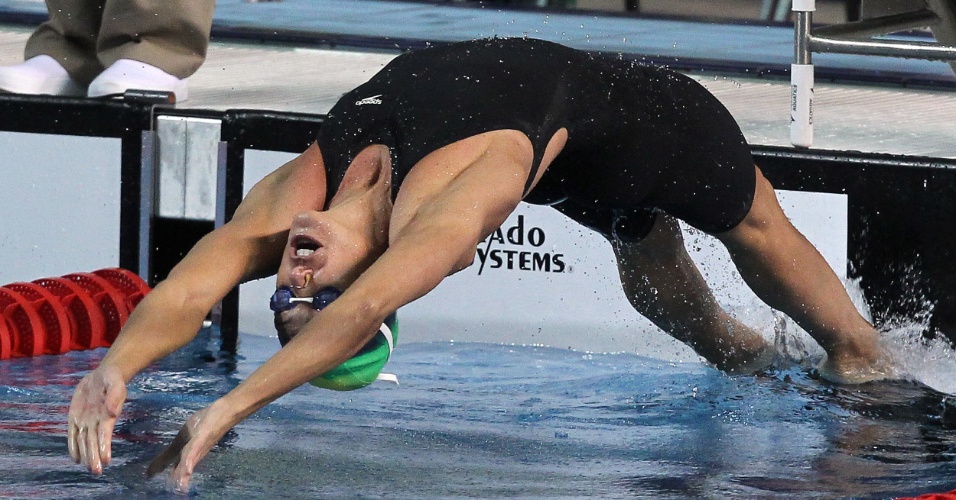 Fabíola Molina durante sua saída nas eliminatórias dos 100 m costas. A nadadora brasileira venceu a sua bateria e avançou para a final da prova (16/10/2011)
