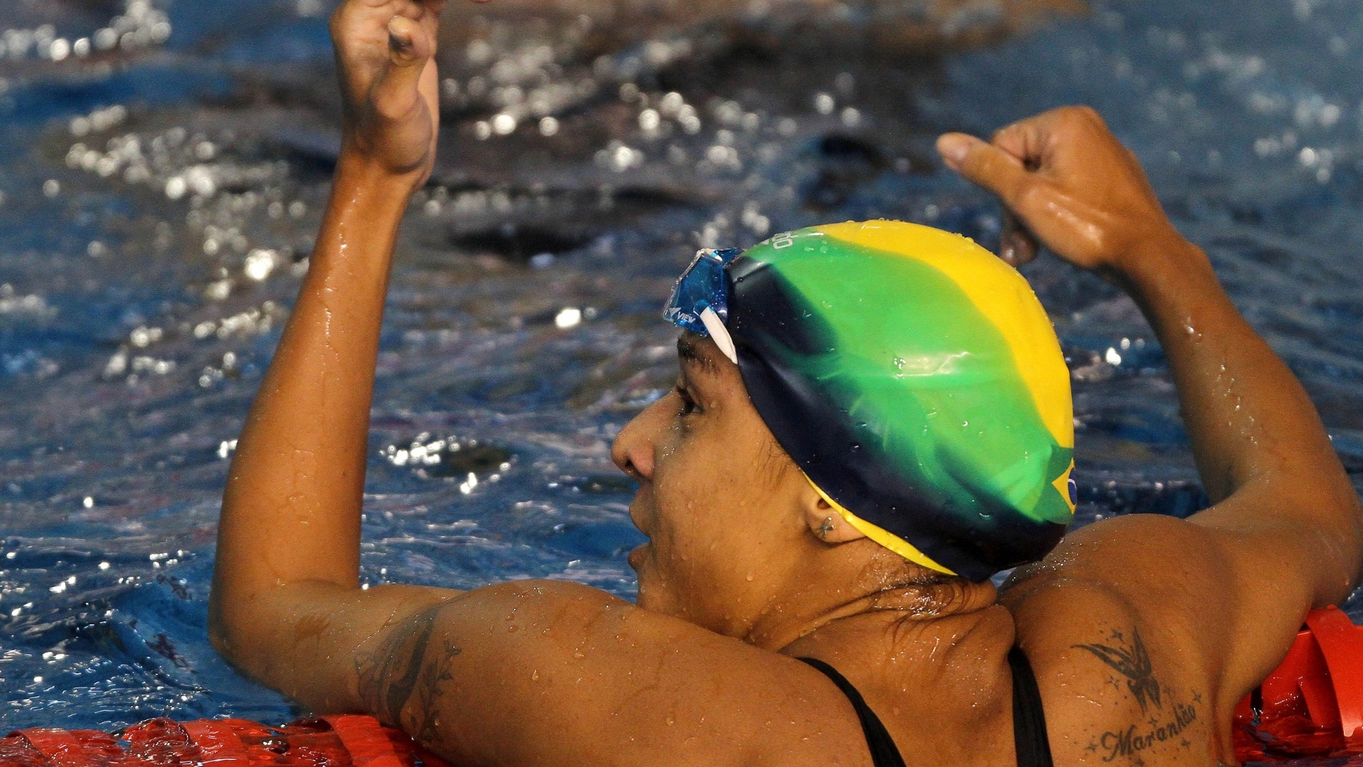 Joanna Maranhão lamenta ficar em quarto lugar na final dos 200 m borboleta, a só um posto do seu segundo pódio no Pan-2011 (17/10/2011)