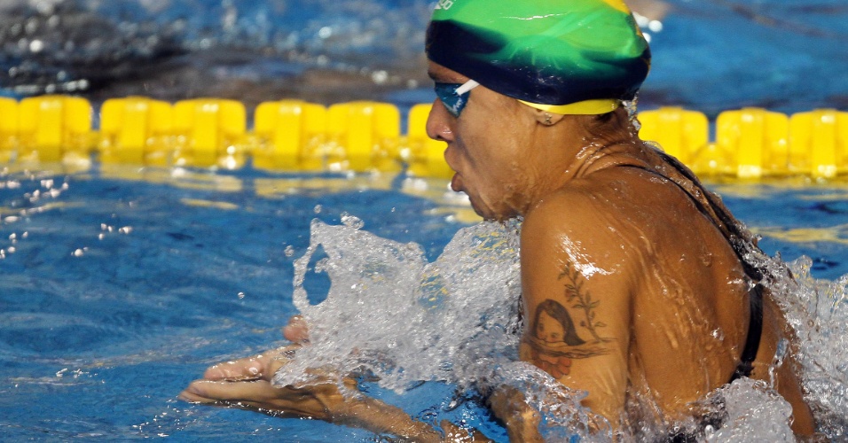Joanna Maranhão avançou à final dos 200 m medley com o terceiro melhor tempo (18/10/2011)