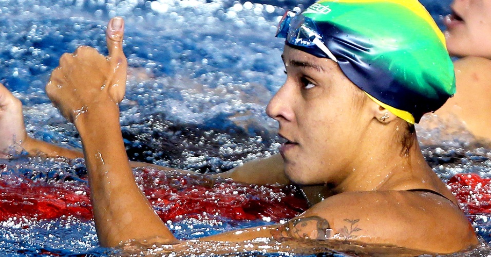 Joanna Maranhão comemora sua segunda medalha no Pan, com um bronze nos 200 m medley (18/10/2011)