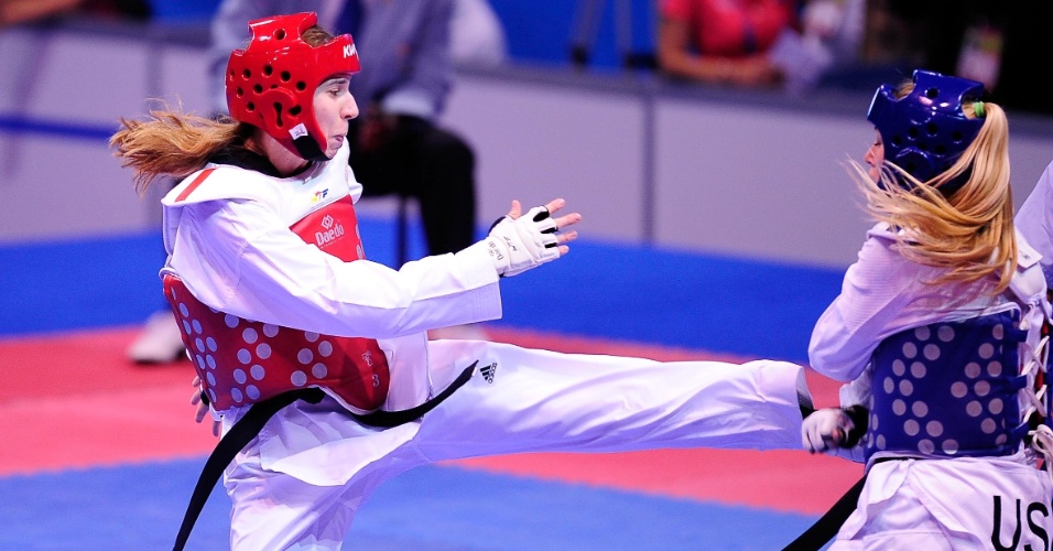 Natalia Falavigna enfrenta Lauren Hamon no taekwondo do Pan-2011 (18/10/2011)