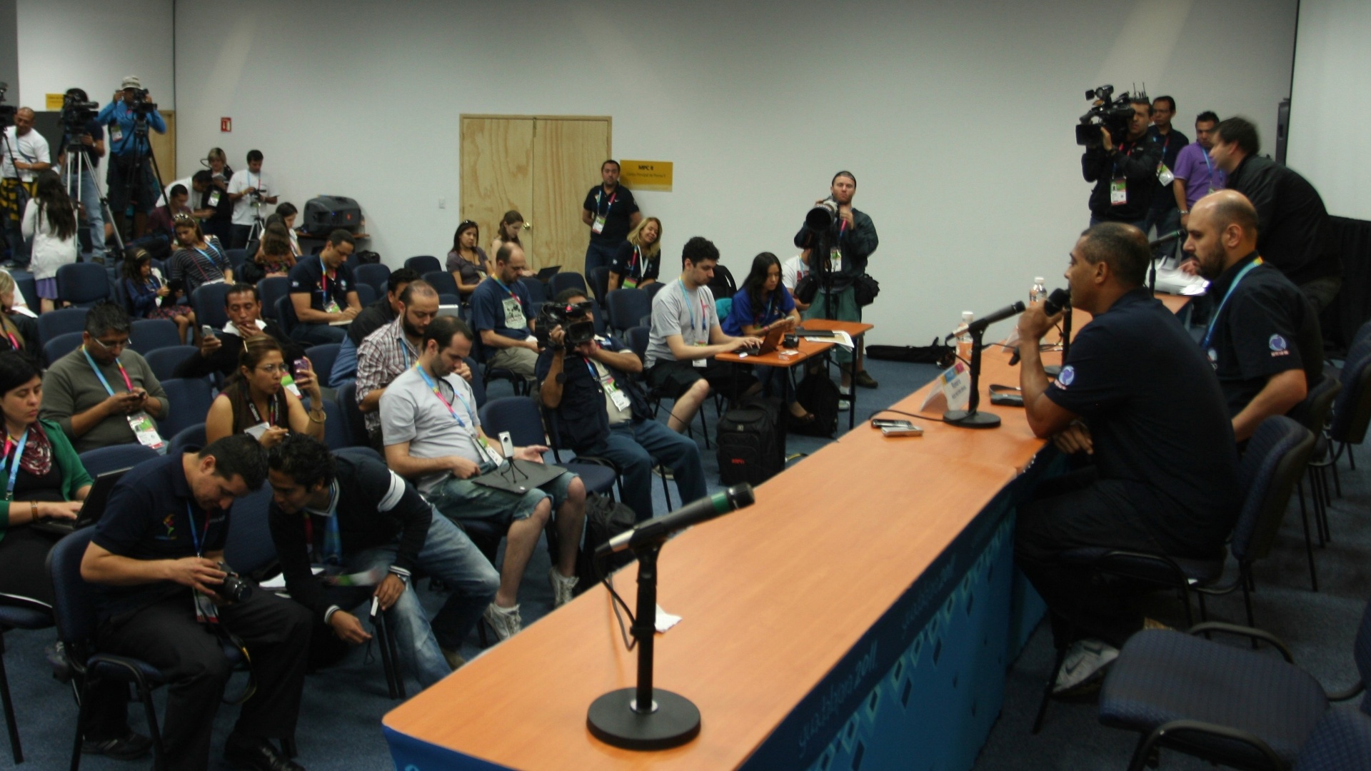 Romário, que vai comentar o Pan pela Record, participa de conferência em Guadalajara