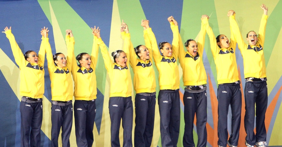 Brasileiras festejam o bronze no nado sincronizado por equipes em Guadalajara (21/10/2011)
