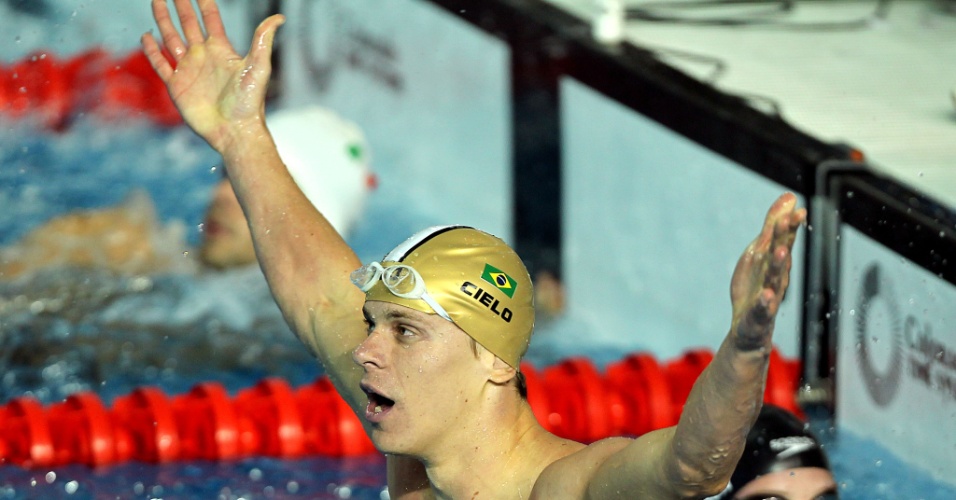 Cesar Cielo fechou o revezamento 4x100 m medley e garantiu o ouro para o Brasil (21/10/2011)