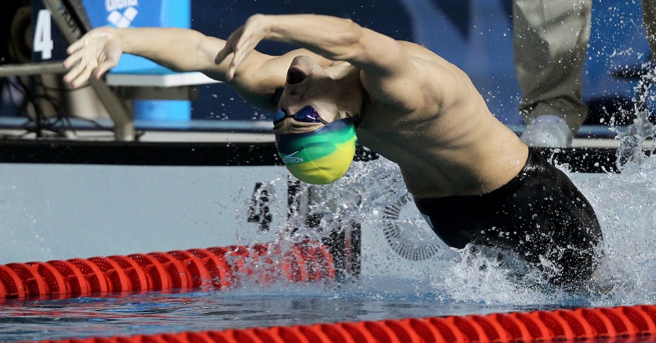 Depois de vencer os 200 m borboleta, Leonardo de Deus avançou à final dos 200 m costas (21/10/2011)
