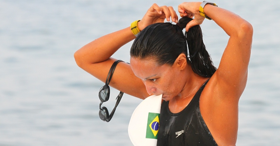 Poliana Okimoto se prepara para a disputa da maratona aquática no Pan de Guadalajara (22/10/2011)