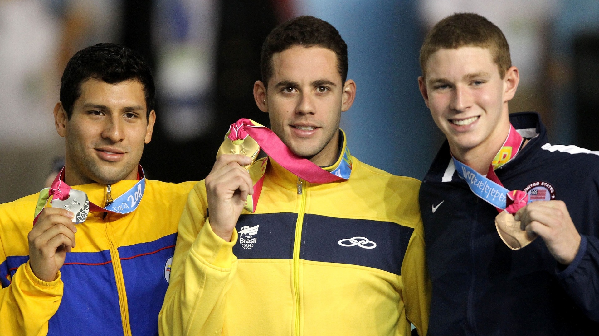 Thiago Pereira ganhou o ouro nos 200 m costas em Guadalajara (21/10/2011)