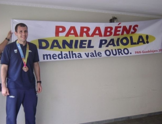 Daniel Paiola foi recebido com festa após medalha de bronze nos Jogos Pan-Americanos (23/10/2011)