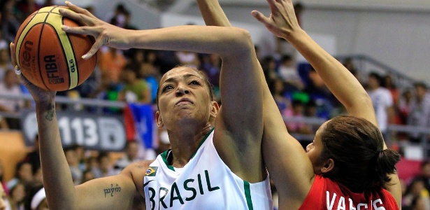 A pivô Érika, novamente, foi um dos destaques do time brasileiro