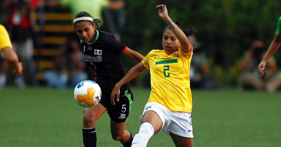 Maurine fez o gol da vitória do Brasil por 1 a 0 sobre o México na semifinal do futebol (25/10/2011)