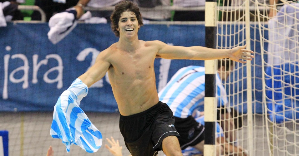 O argentino Diego Estaban celebra a medalha de ouro nos Jogos Pan-Americanos de Guadalajara (24/10/2011)