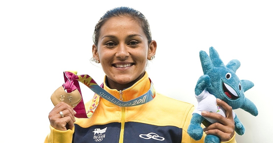 Ana Claudia Lemos comemora o ouro nos 200 m rasos, no Pan de Guadalajara (27/10/2011)