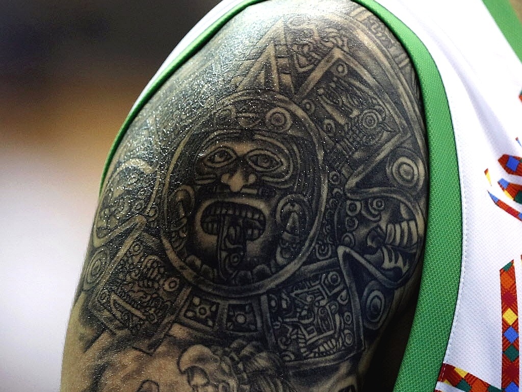 Em detalhe, a tatuagem do jogador da seleção mexicana de basquete Hector Hernandez, durante o Pan-2011 (26/10/2011)