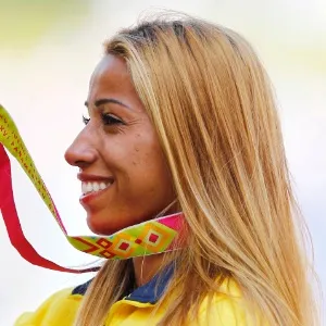 Lucimara Silvestre comemora o ouro na cerimônia de premiação do heptatlo (27/10/2011) - REUTERS/Jorge Silva