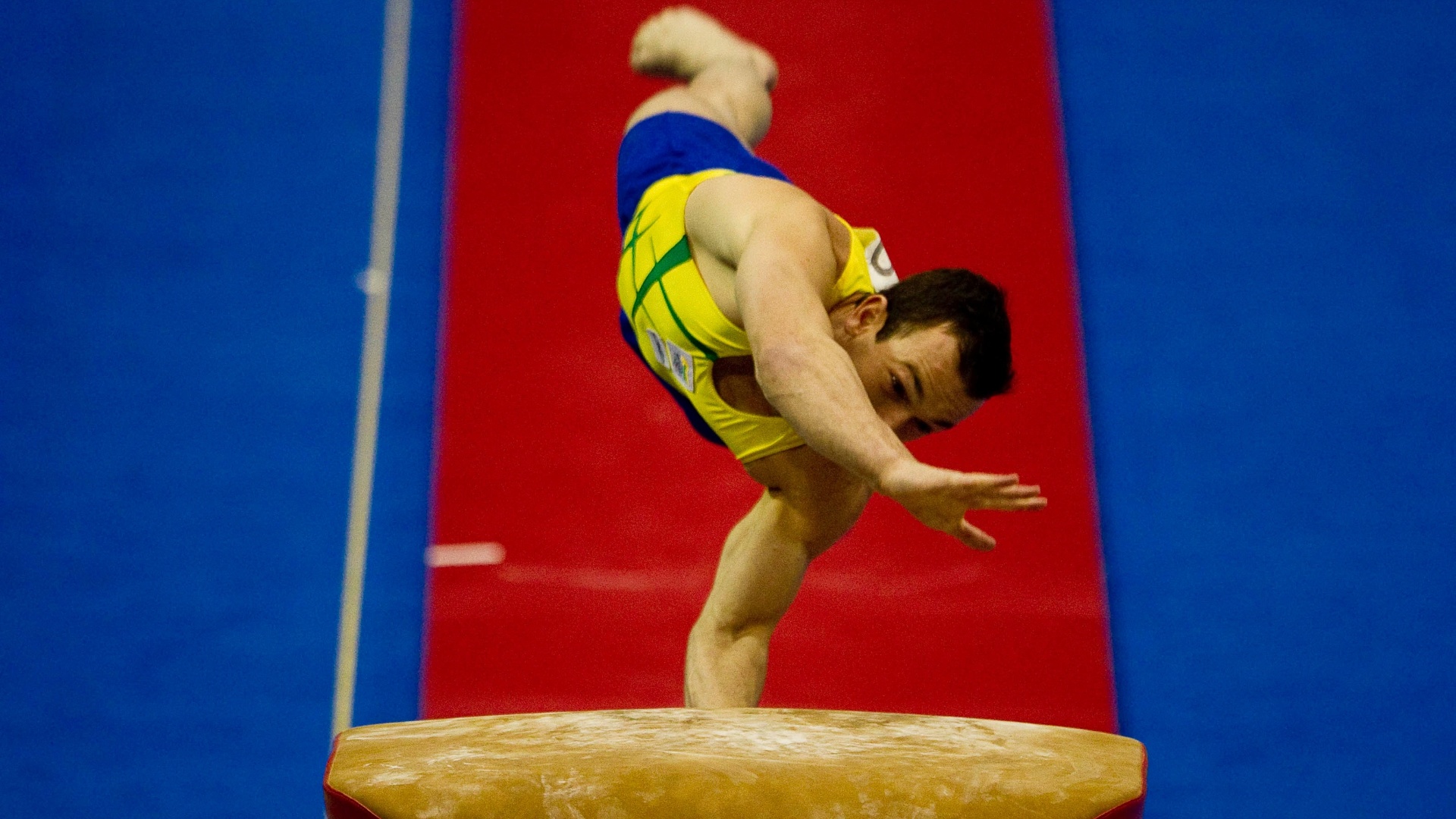 Brasileiro Diego Hypolito participa da final do salto na ginástica artística e conquista o ouro