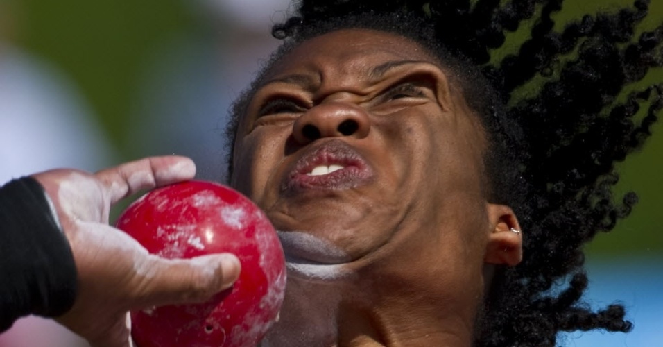 Cleopatra Borel, de Trinidad and Tobago, participa da prova de arremesso de peso no Pan