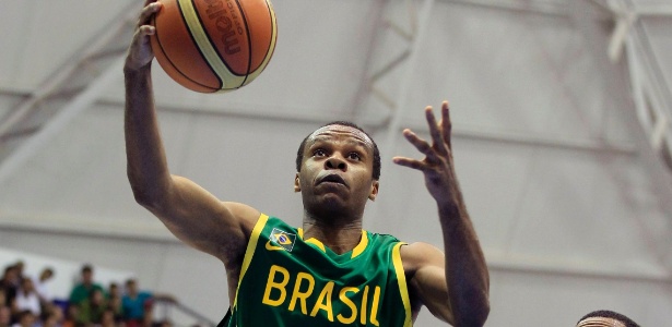 Nezinho foi um dos jogadores cortados da seleção brasileira de basquete