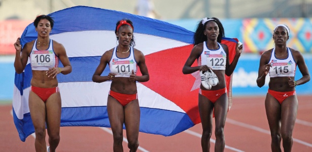 Cubanas comemoram a vitória no revezamento 4x400 m em Guadalajara